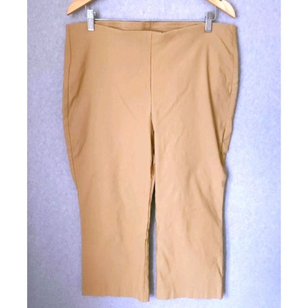 Chicos 3 Capri Pants Womens XL / 16 Gold Khaki Pull On Tummy Control Slimming